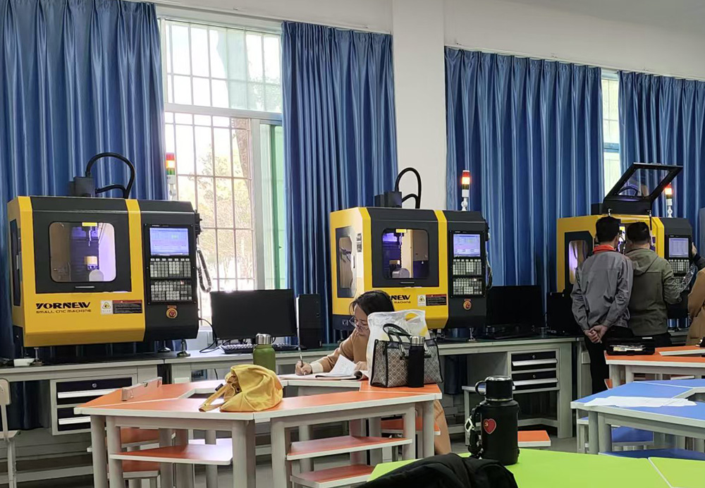 桌面五轴加工中心